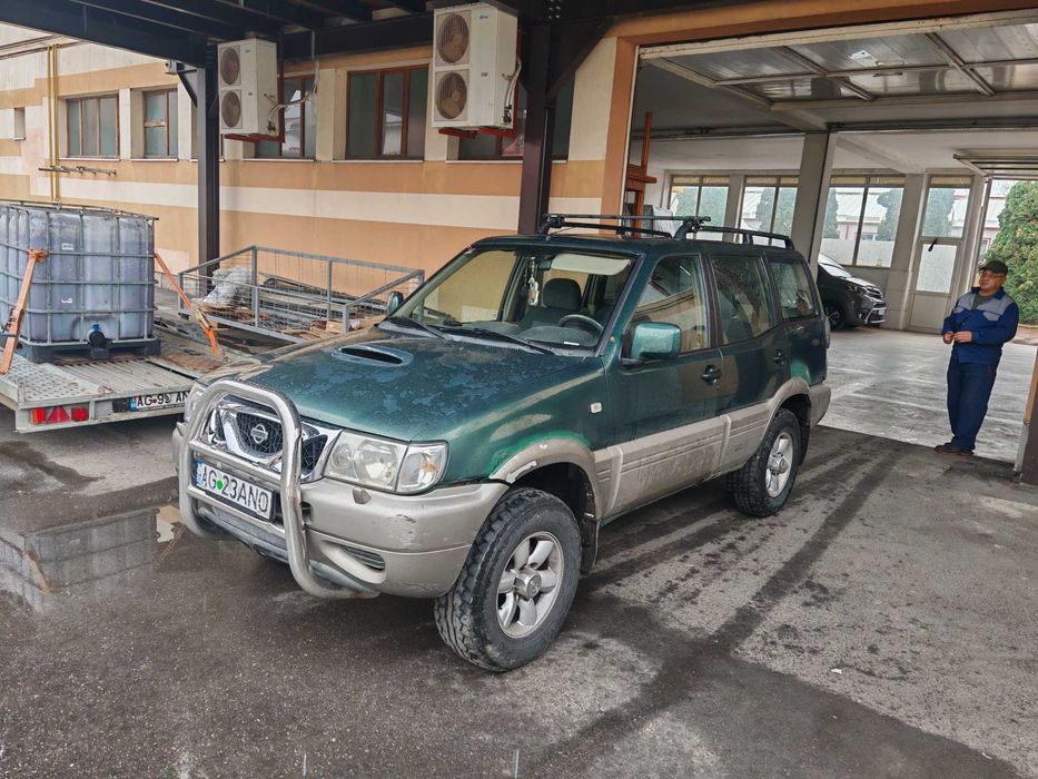 VAND NISSAN off road