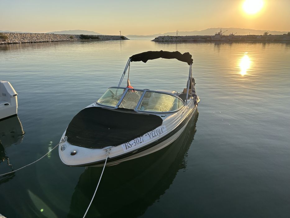 Моторна лодка Sea Ray 180 sport в Гърция