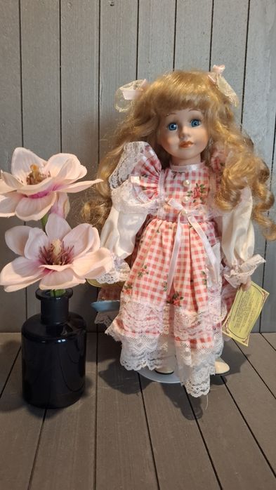 Papusa porțelan de colecție