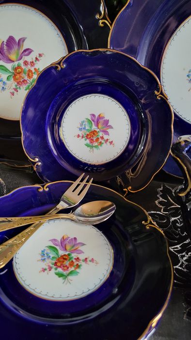 Ръчно рисуван антикварен сервиз за хранене