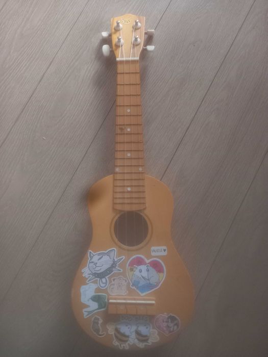 Китара 55 см отлично работи