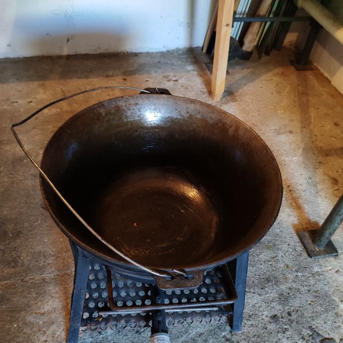 Vând ceaun fonta 22 litri