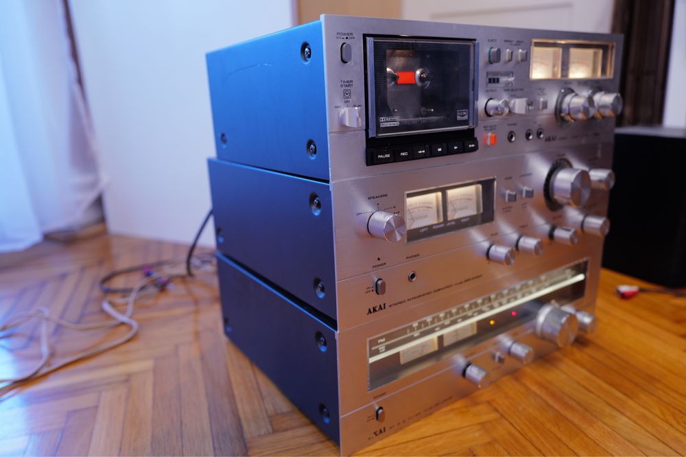 Linie audio Akai amplificator AT AM 2450 tuner deck casetofon GXC 715D
