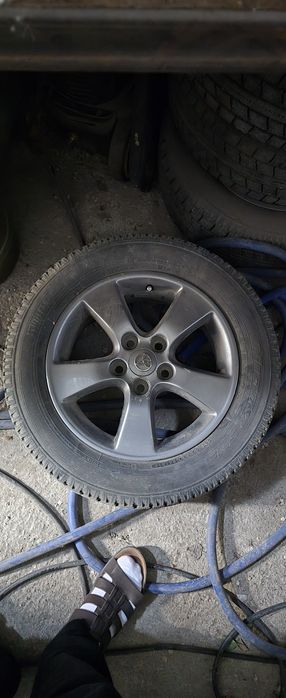 Резина с оригинал дисками камри