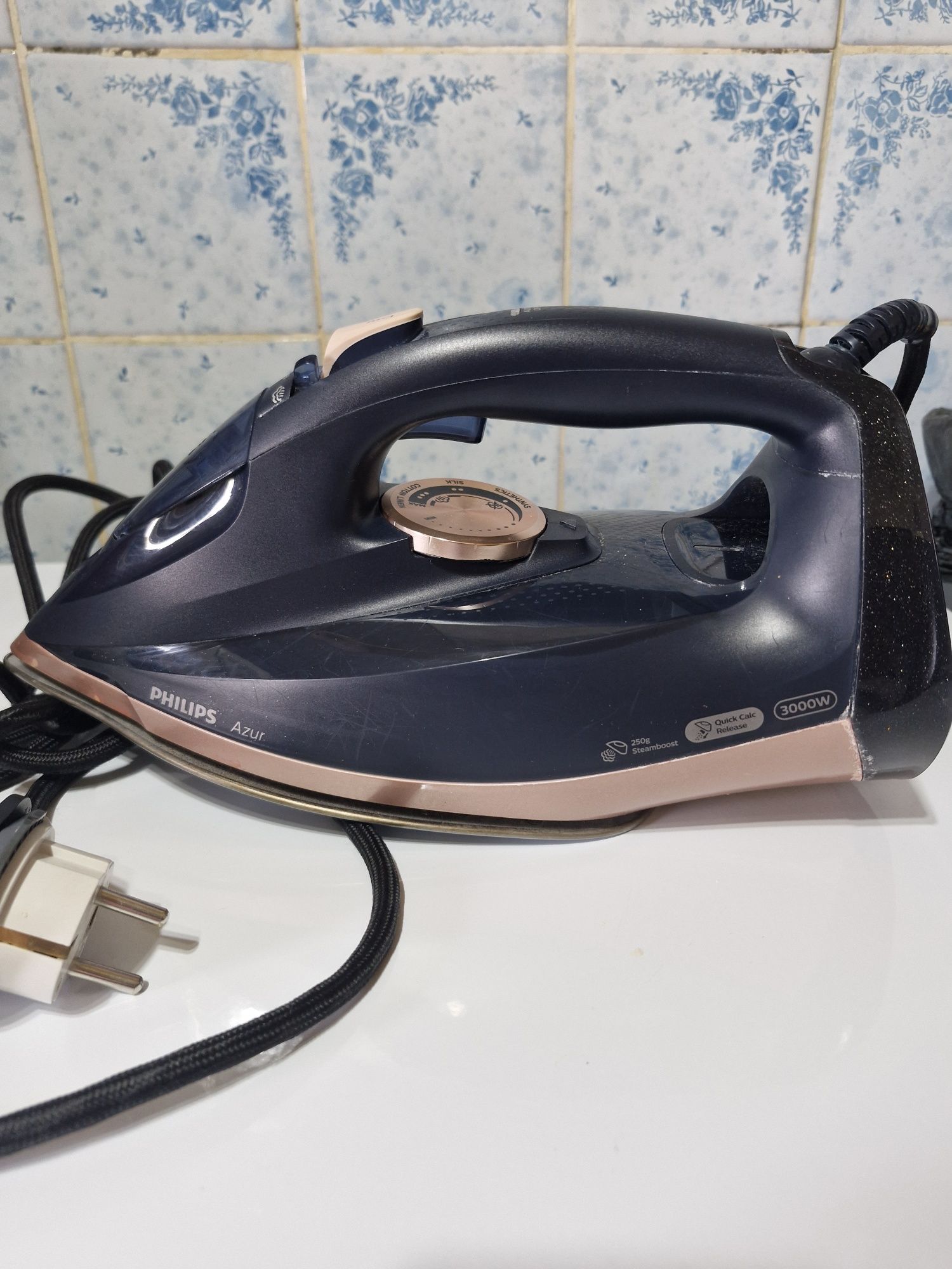 Продаётся утюг Philips