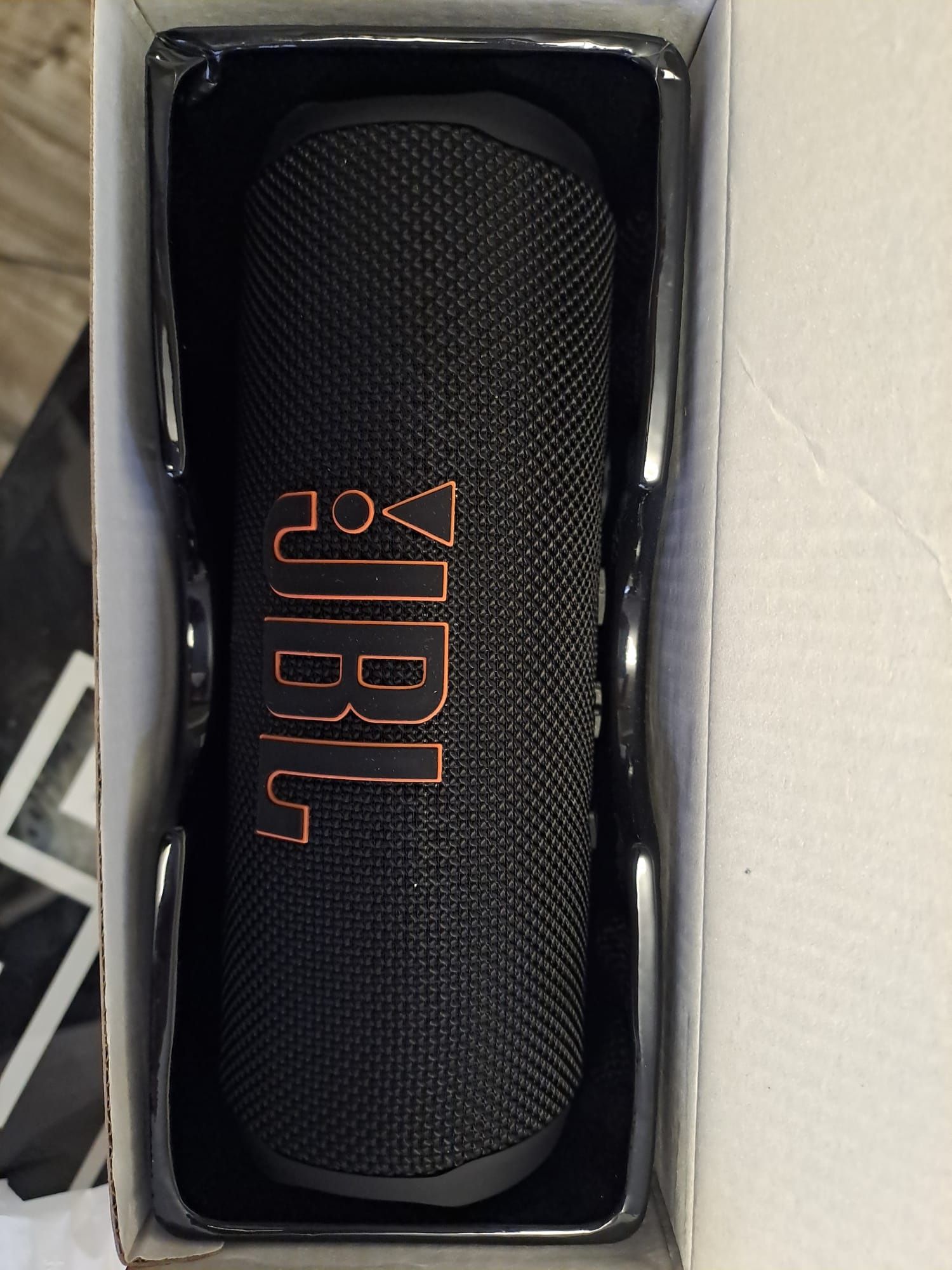 Boxa portabilă JBL FLIP6 noua