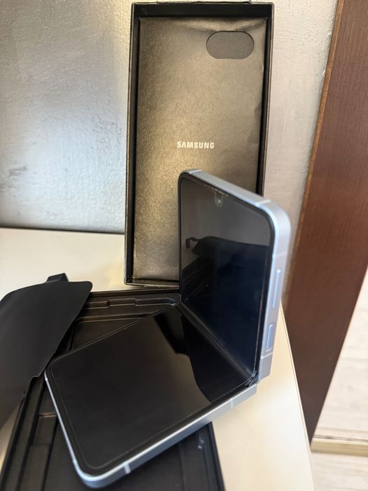 KATO НОВ! Samsung Galaxy Z Flip 6 5G 256GB
