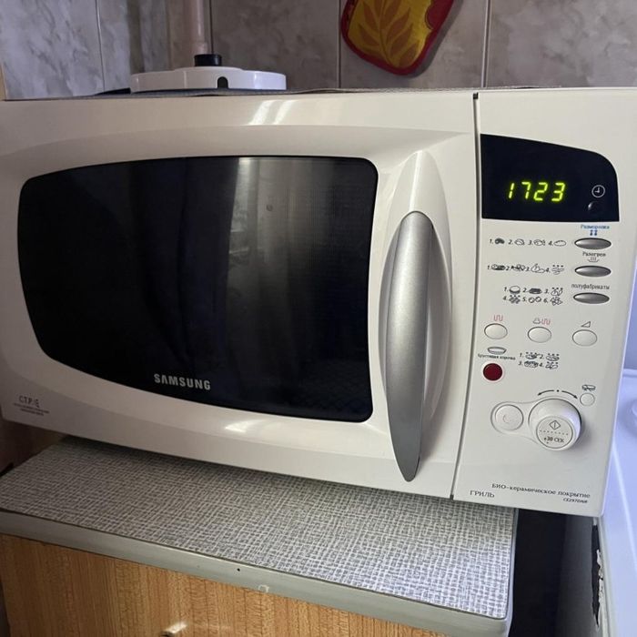 Продам микровалновую печь в отличном полностью рабочем состоянии