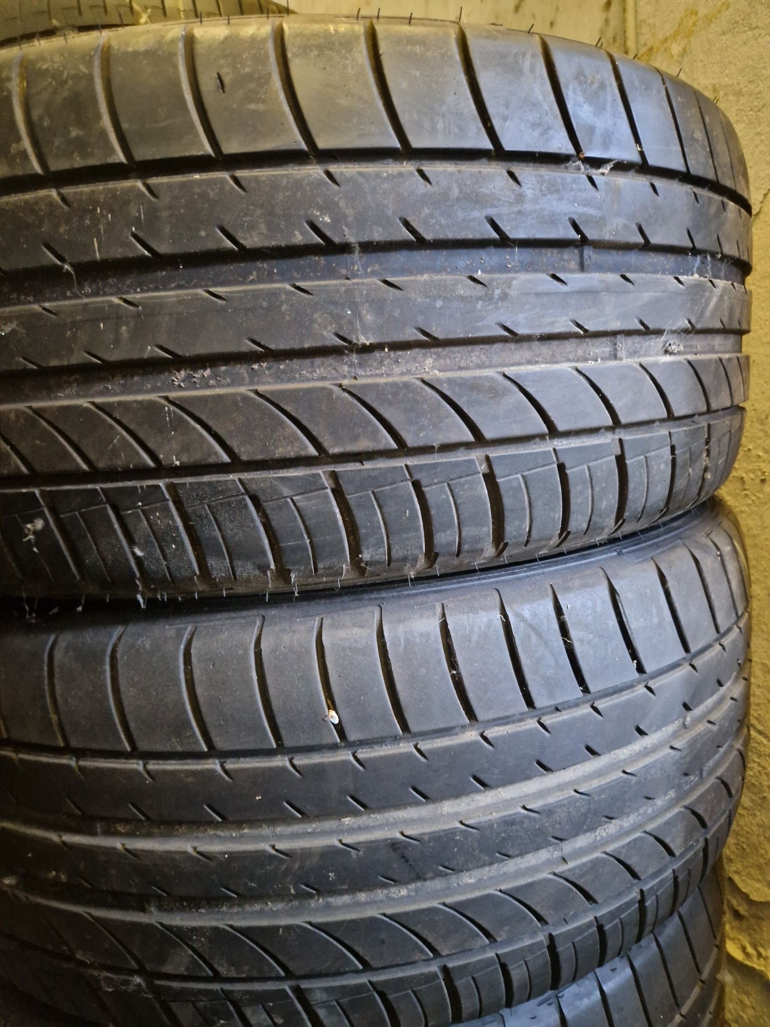 275 40 r22 Dunlop
