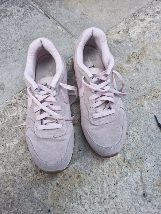 Маратонки найк много запазени