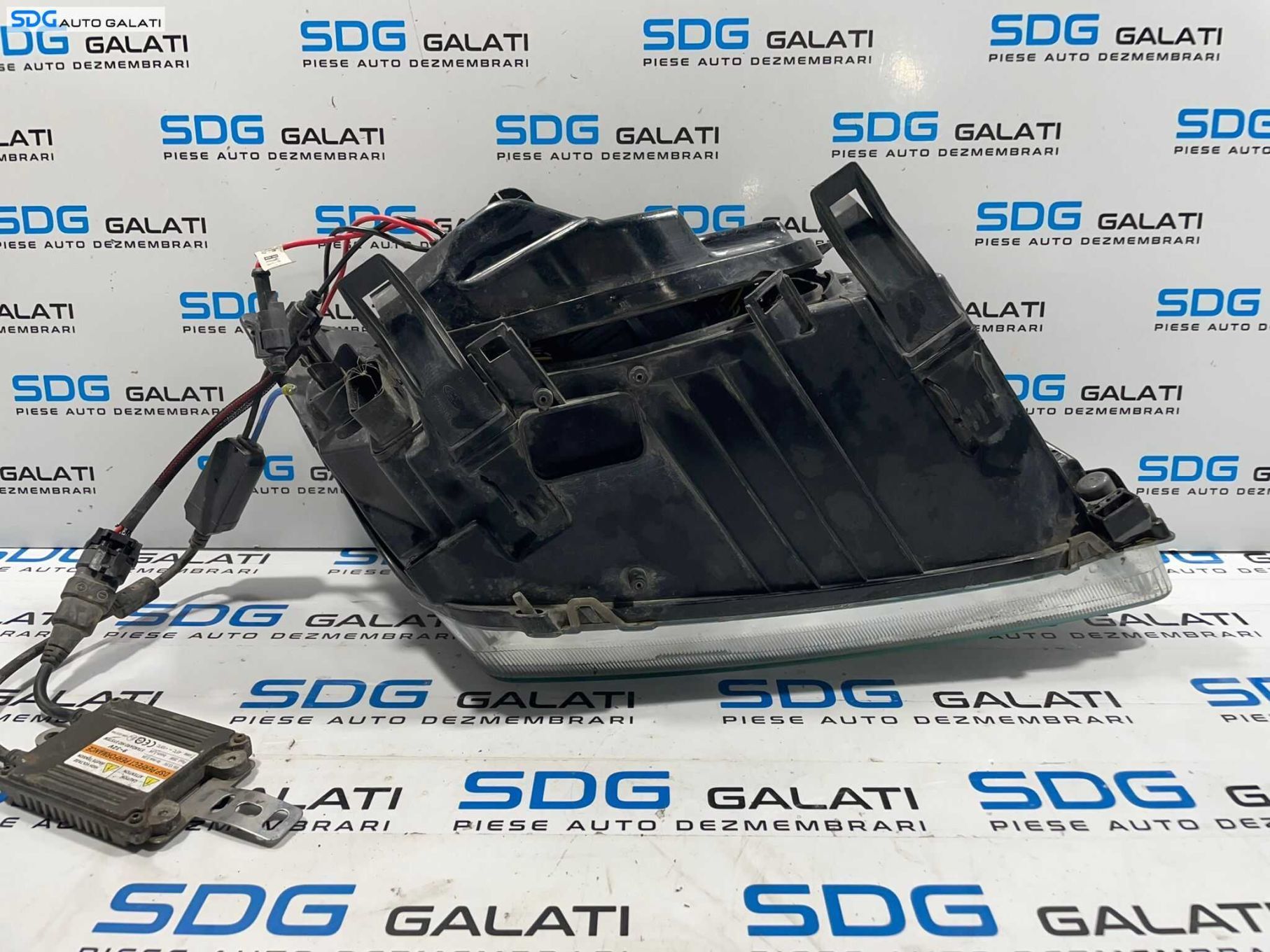 Far Stanga cu Lupa si Xenon Aftermarket EUROPA Ford Focus 2 NFL Non Facelift 2004 - 2007 [L4130]