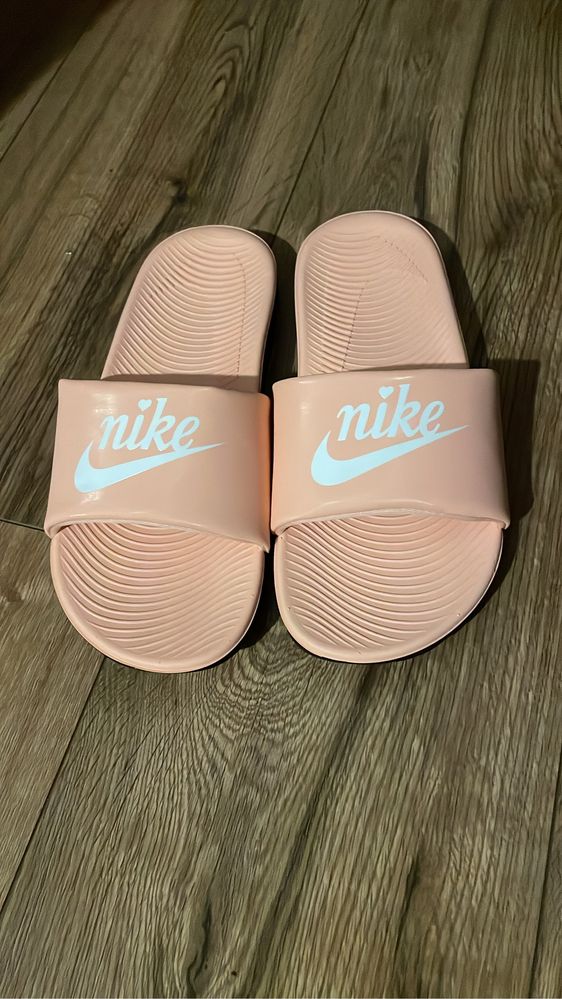 Papuci Nike 37,5