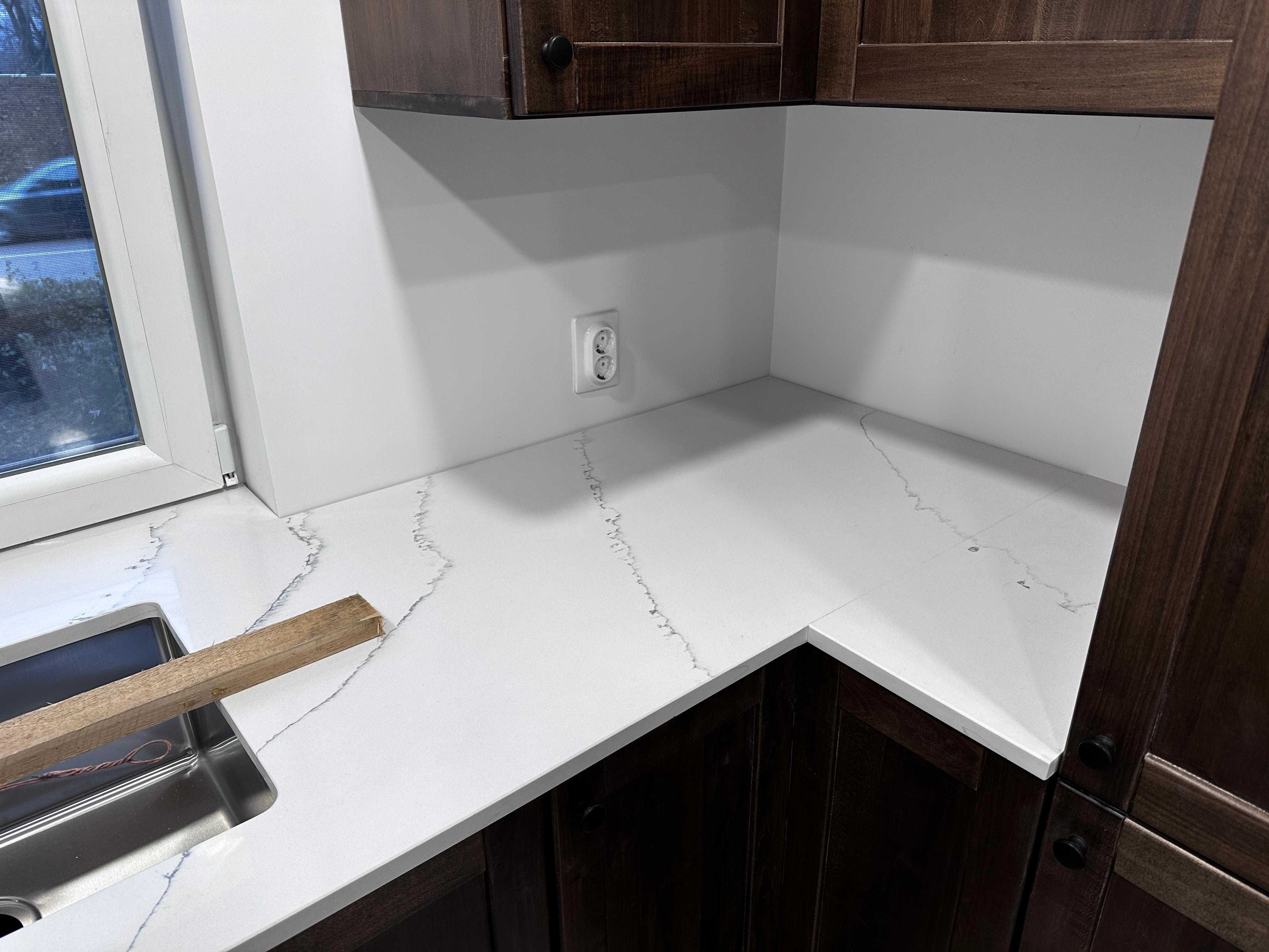 Blat din Quartz (Calacatta White) pentru bucatarie moderna