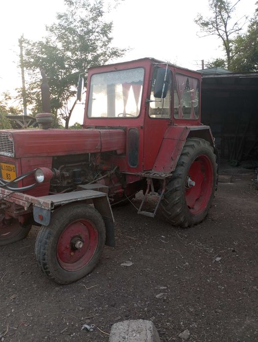 De vanzare tractor U650 cu plug pp4