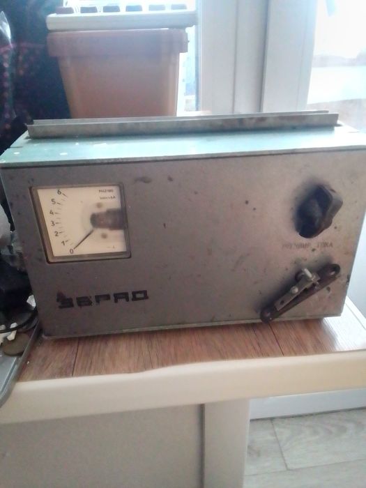 Зарядное устройство.Шнуры.чудо печка.часы.янтарь