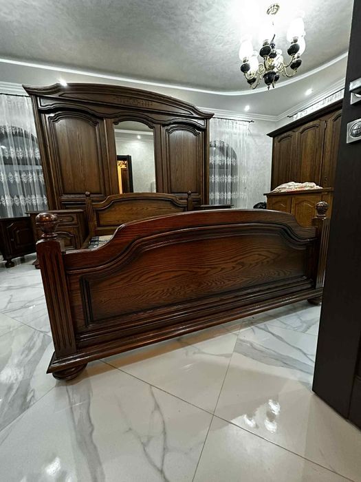 Dormitoare coplecte masive în stare bună