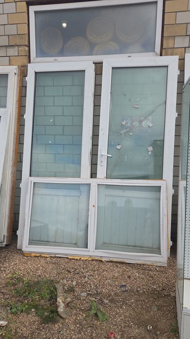 Продам пластиковые двери б/у