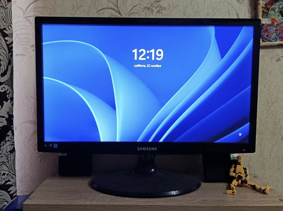 Монитор Samsung S22B350