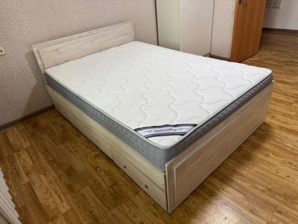 Двухспальный кровать