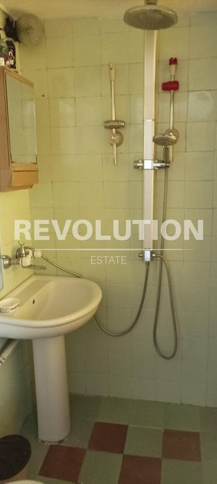 Дава се под наем Едностаен апартамент в Пловдив, Център - 30 кв.м за 225 € - Снимка #1