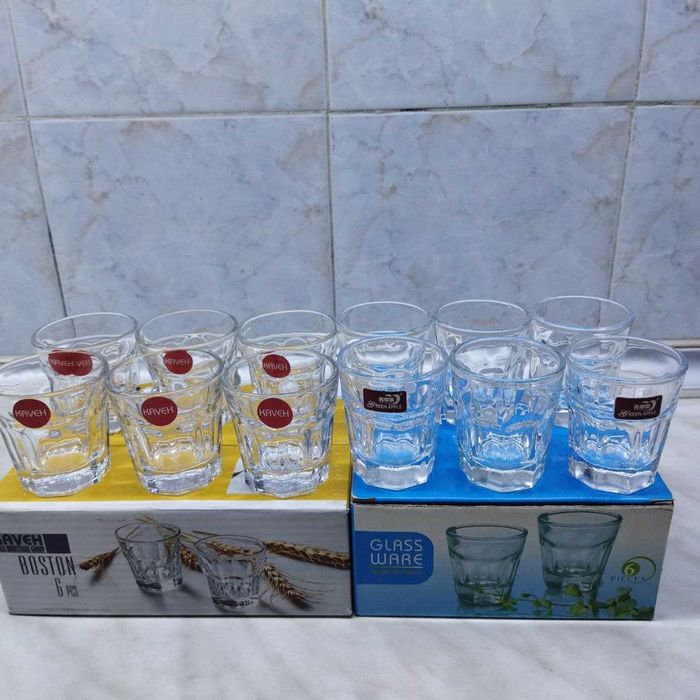 Хрустальные, стеклянные фужеры и рюмочки-стопочки.