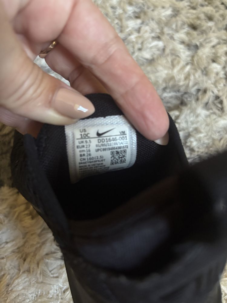 Маратонки nike 27 номер