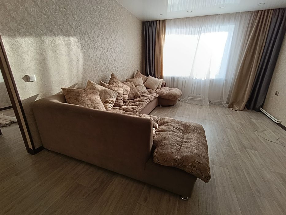 Диван угловой, б/у, срочно продам