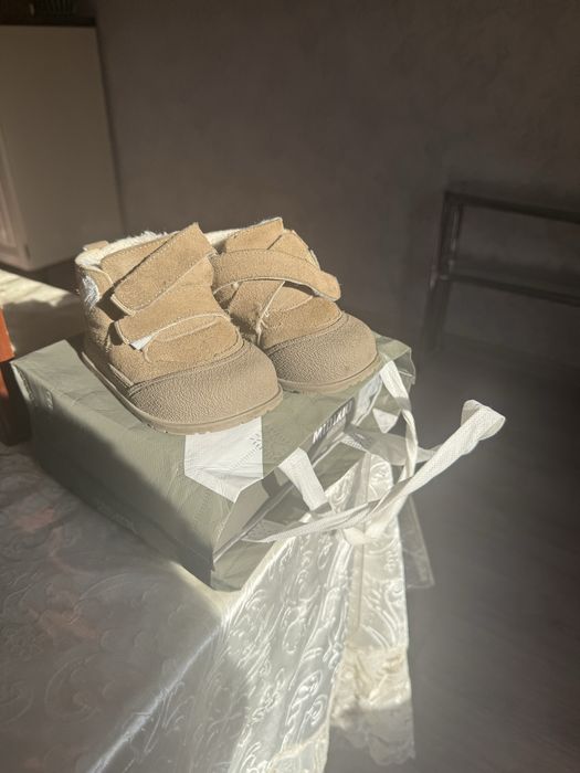 Продаётся зимний детский обувь