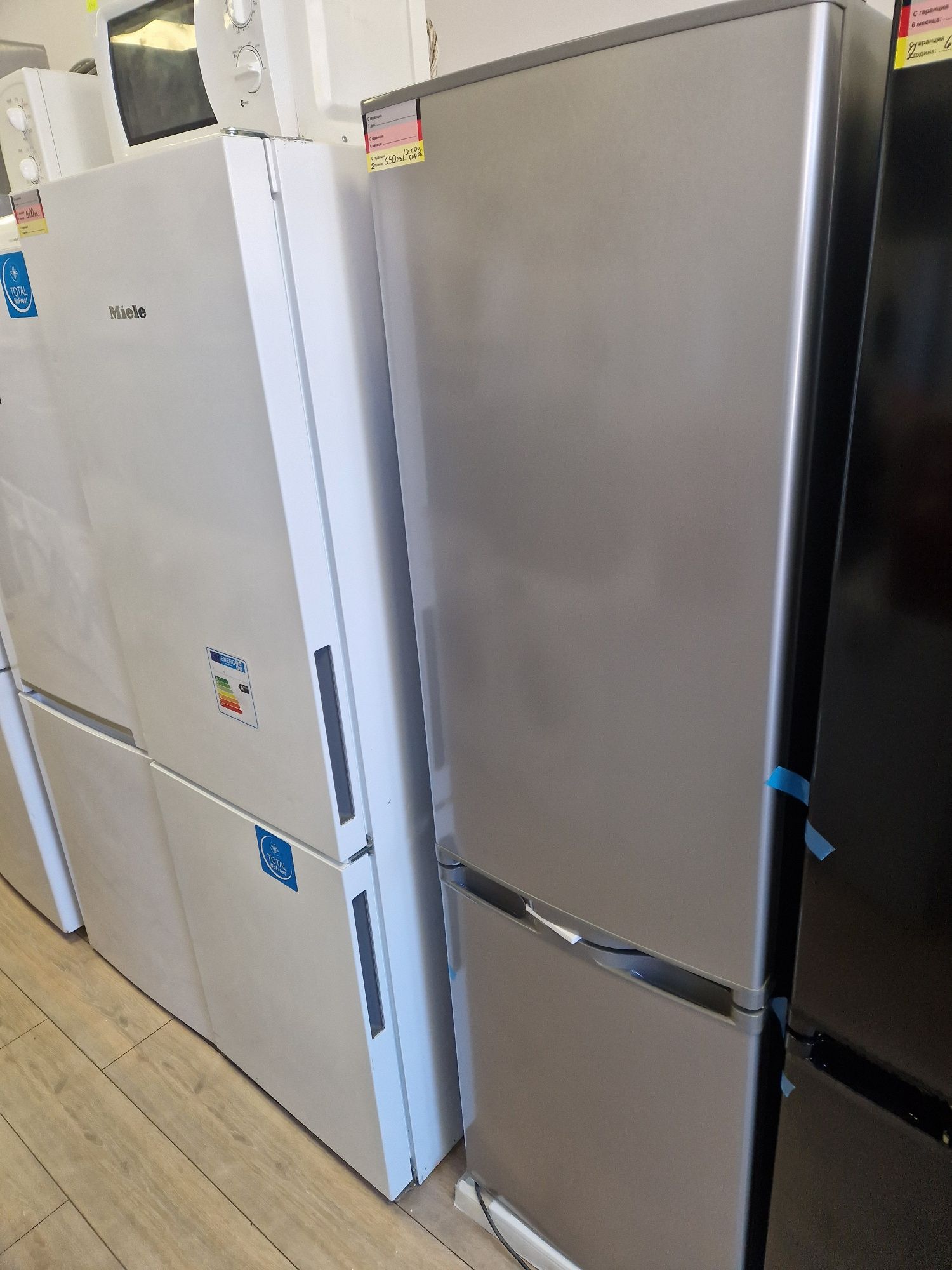 Хладилник с фризер Geratek A++ 178 в 54 ш 57 д Чисто Нов