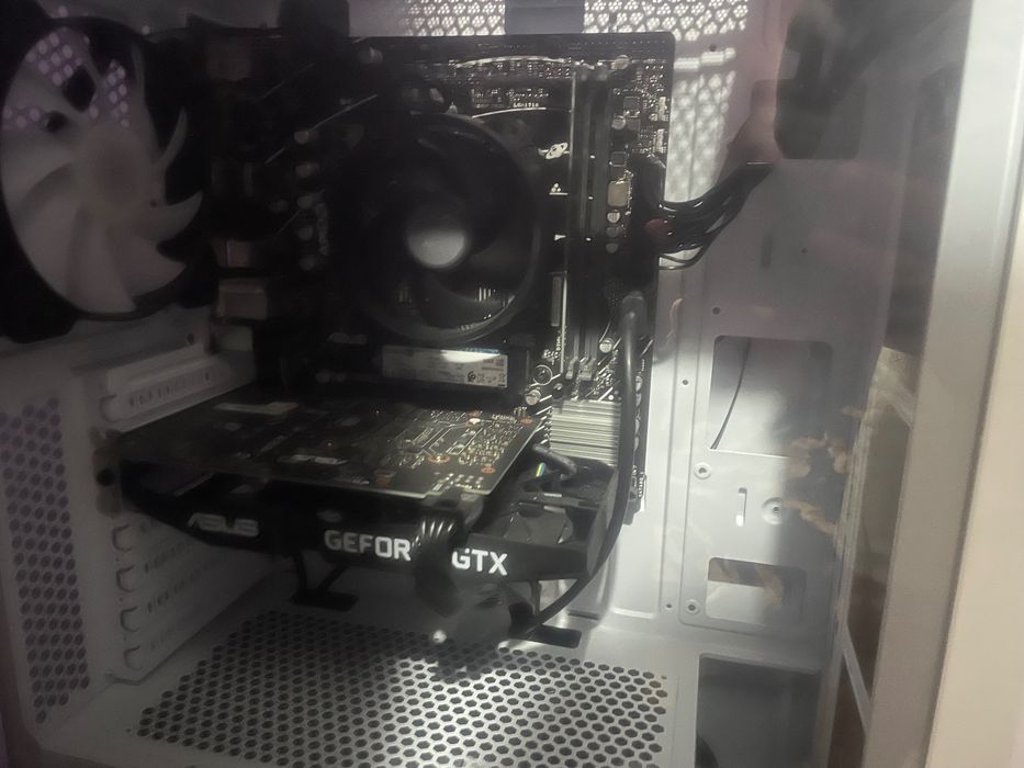 Vand Pc gaming Folosit 2 saptamani