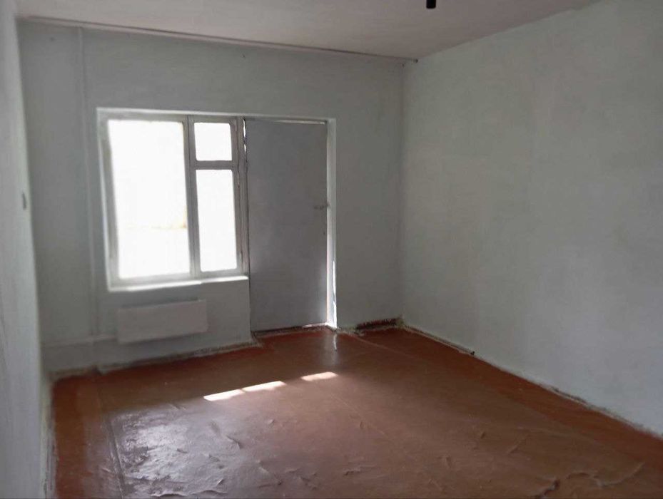 Уй сотилади. 1-этаж дом.