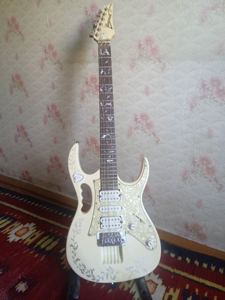 Ibanez gitara srochni sotiladi