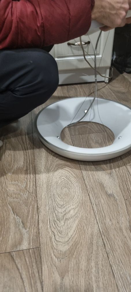 Vând lustra tavan 60w