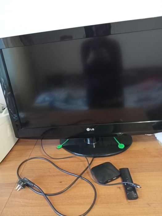 Телевизор.  кронштейн.