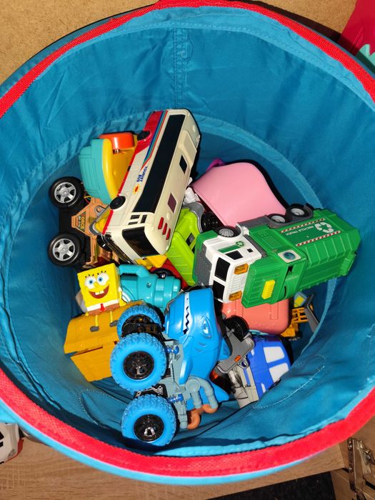 Продават се детски коли