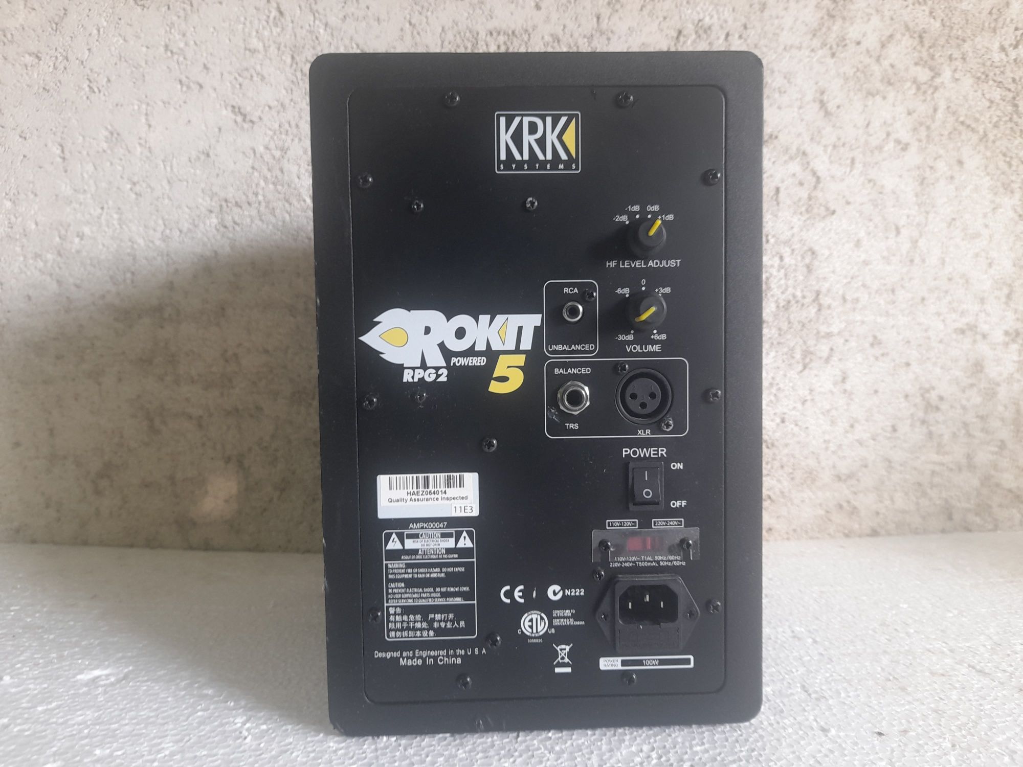 monitor studio KRK Rokit Powered 5 RPG2 
Diameter:  5"