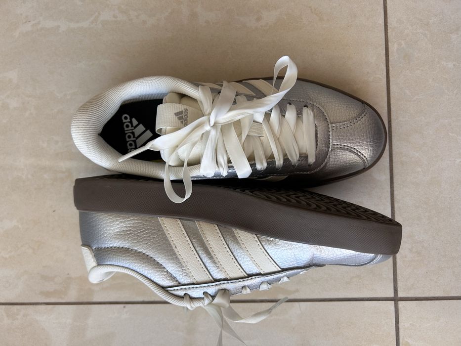 Сребристи обувки Adidas
