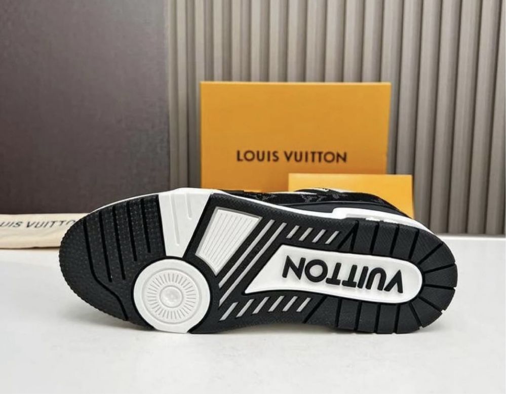 Adidasi LV Trainers louis vuitton albi negri
