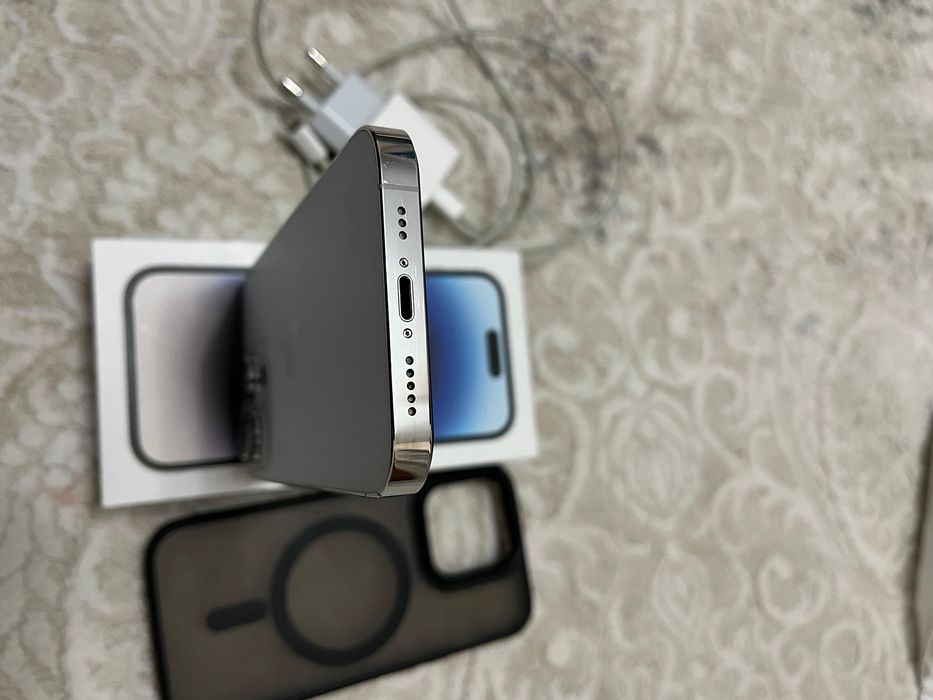 iPhone 14 pro 256 gb .