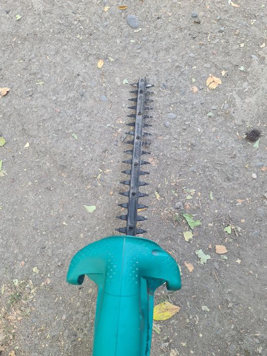 Продам Кусторез bosch