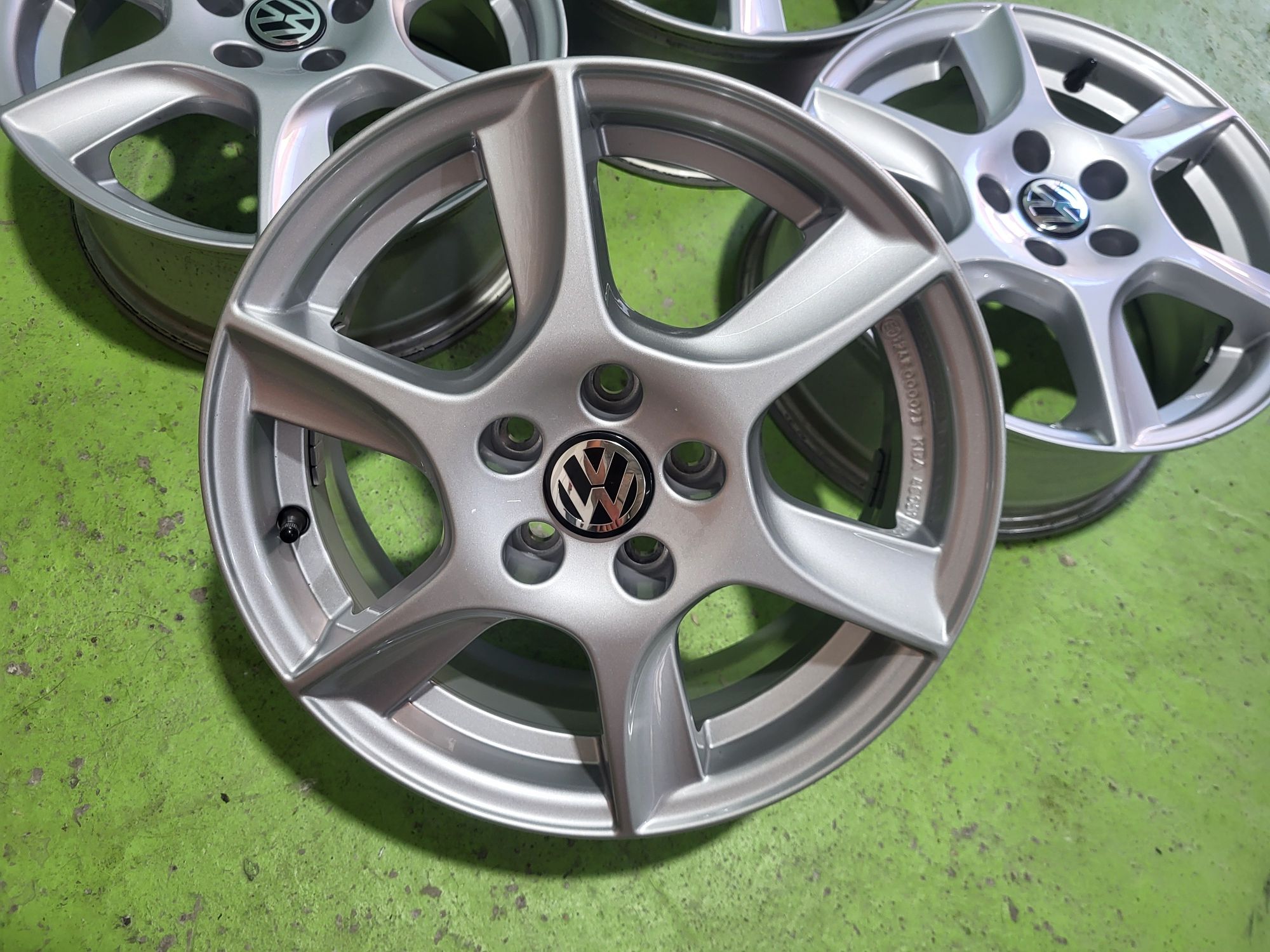 15 5x100 Vw Polo Skoda Fabia Seat лети джанти 5х100