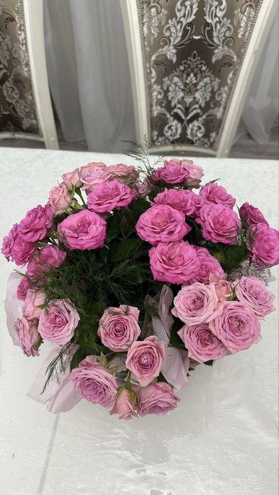 Букет цветов кустовые розы