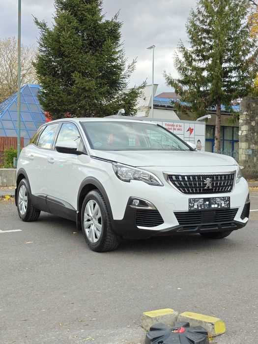 Peugeot 3008.  Benzina 1.2 130ps  2019 M