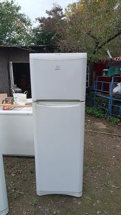 Vând frigidere Zanussi