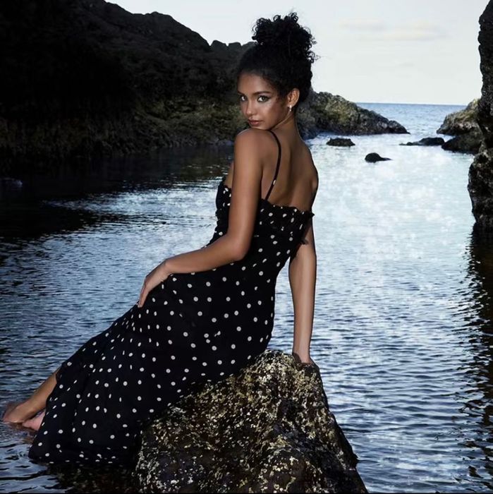 Стильное платье которое подчеркнет фигуру