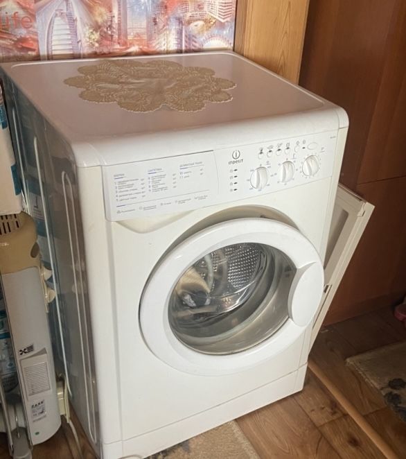 Стиральная машина INDESIT WIL82X