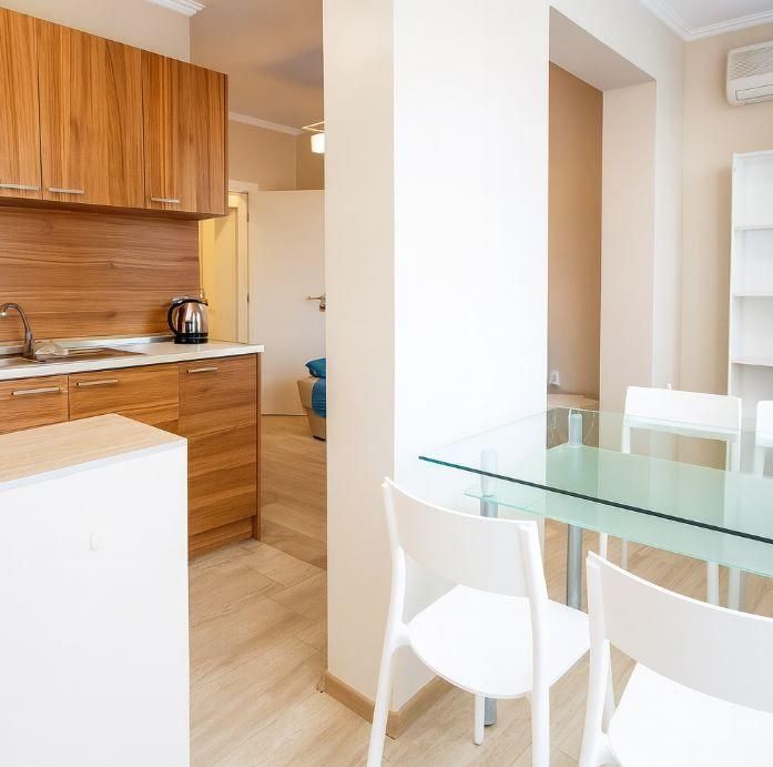 Дава се под наем Тристаен апартамент в Варна, Базар Левски - 80 кв.м за 663 € - Снимка #1