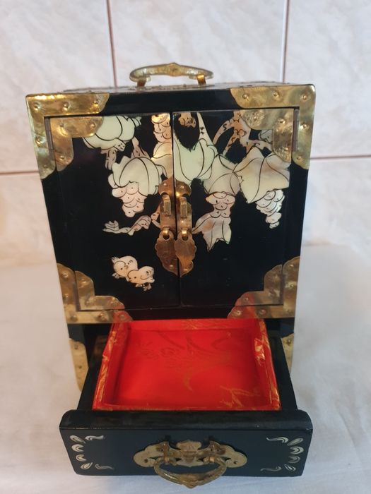 Dulapior pentru Bijuterii