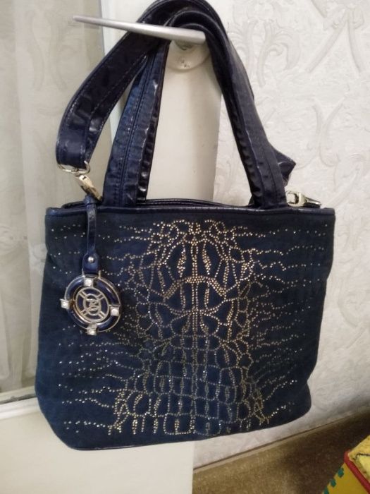 Продается женская сумка в отличном состоянии замшевая кожа цвет синий