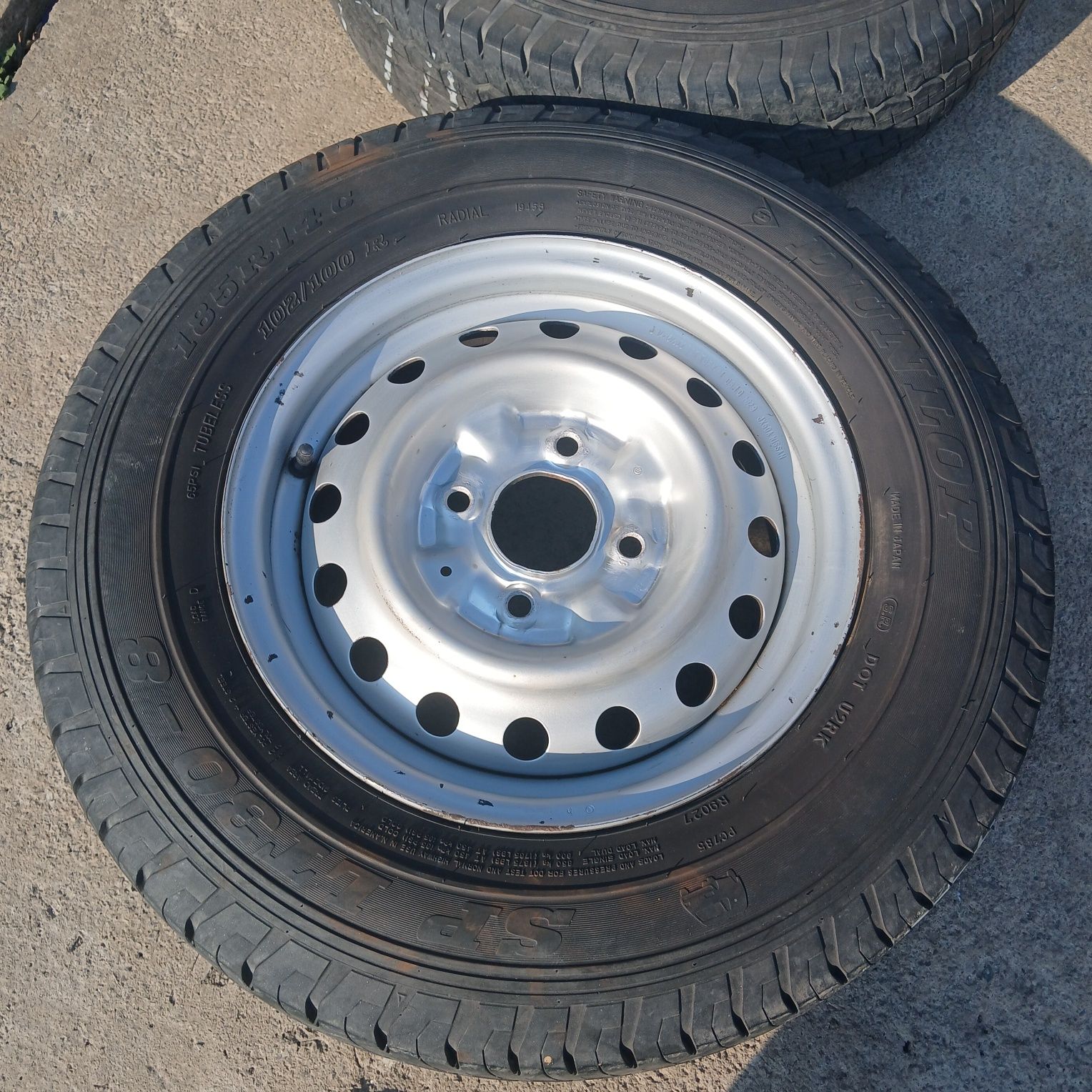 Джанти и гуми за Нисан 185 R 14 C